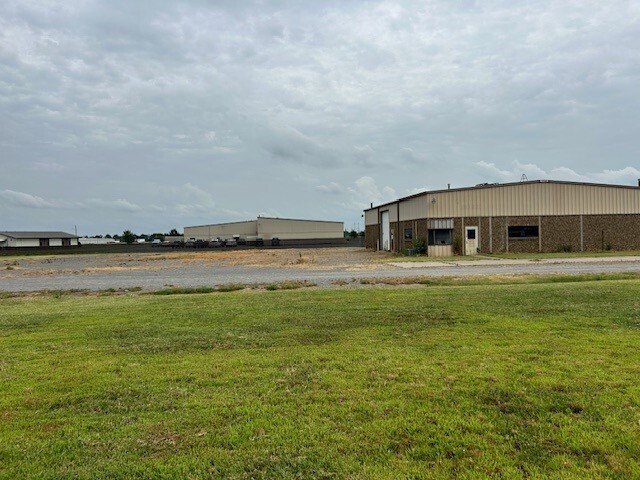 More Photos Of 208 Ricebird Ln, Stuttgart Distribution For Sale