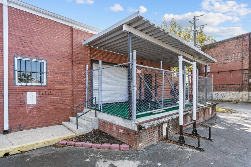 More Photos Of 1108 Princess St, Wilmington Storefront For Sale