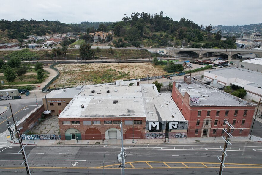 More Photos Of 1727 N Spring St, Los Angeles Industrial For Sale