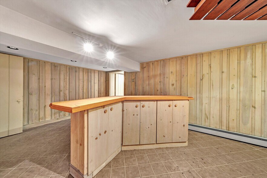 More Photos Of 934 Commander Dr, Roanoke Specialty For Sale