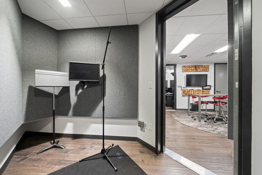 More Photos Of 7620 Guadalupe St, Austin Office For Lease