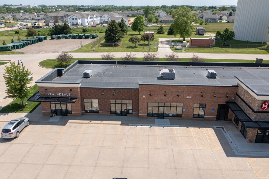 More Photos Of Greenhill Rd @ Hudson, Cedar Falls Unknown For Lease