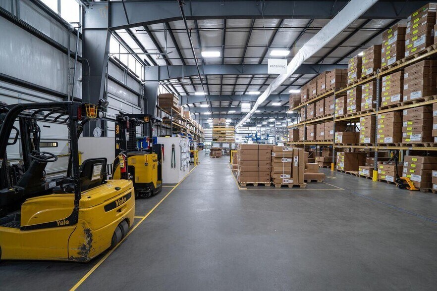 More Photos Of 1046 Legrand Blvd, Charleston Warehouse For Lease