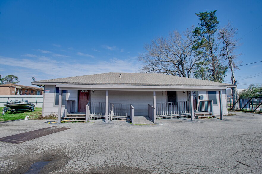 More Photos Of 9107 Irvington Blvd, Houston Storefront For Lease