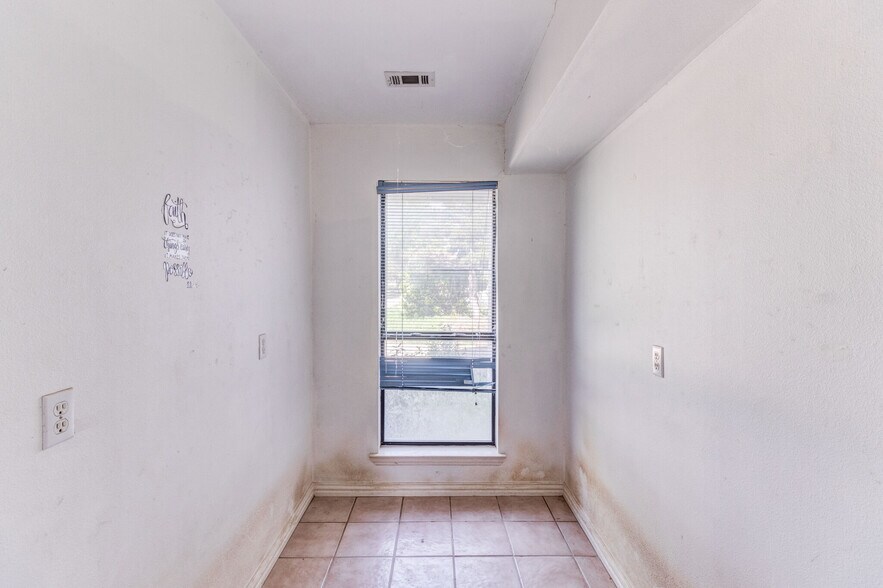 More Photos Of 8409 Chiesa Rd, Rowlett General Retail For Sale