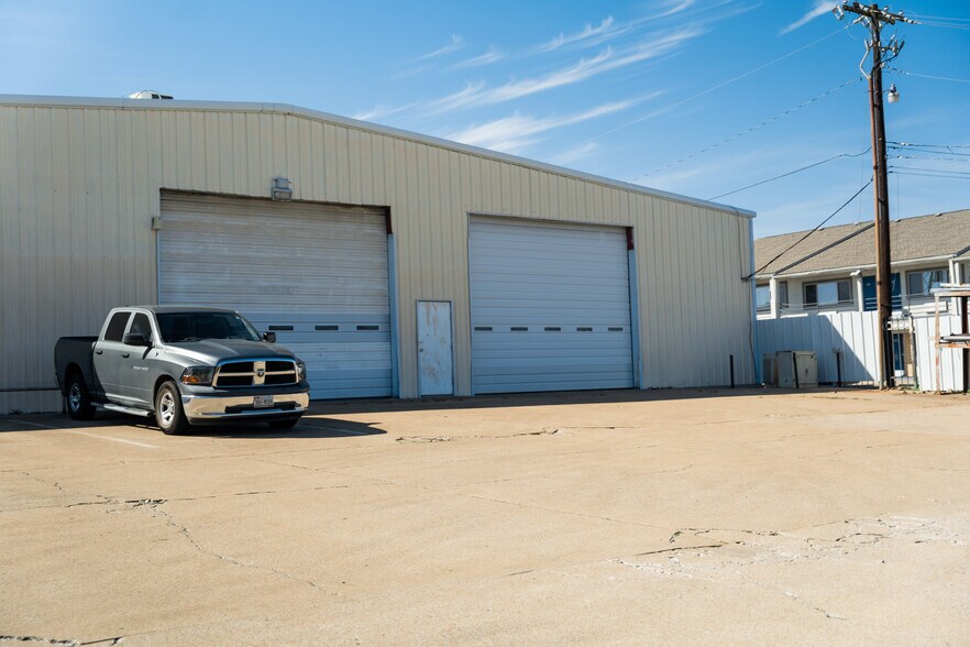 More Photos Of 1630 N Interstate 35 E, Lancaster Flex For Sale