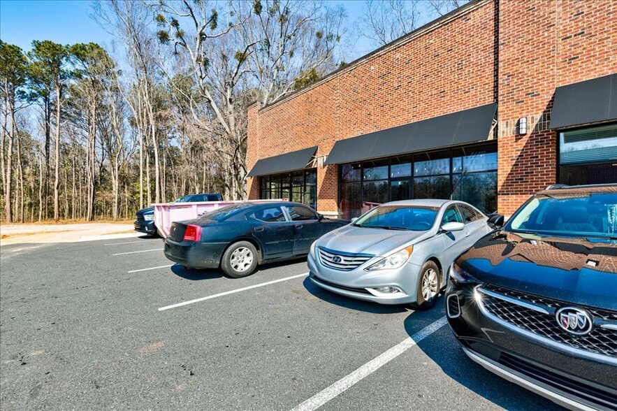 More Photos Of 438 Cabiness Road, Forsyth Storefront Retail Office For Sale
