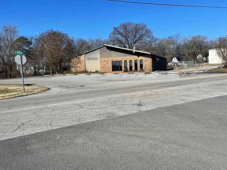 More Photos Of 2008 S Main St, Columbia Medical For Sale