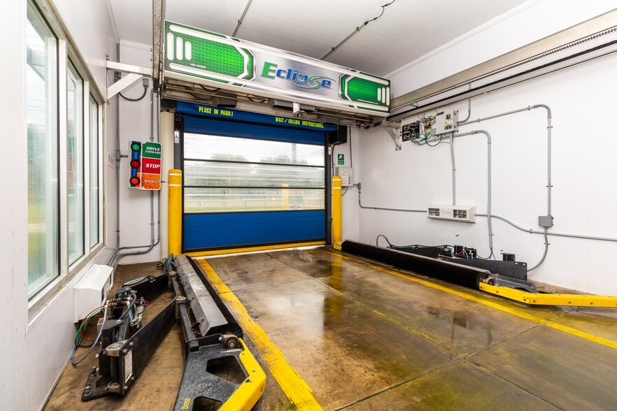 More Photos Of 31785 Van Dyke Ave, Warren Carwash For Sale