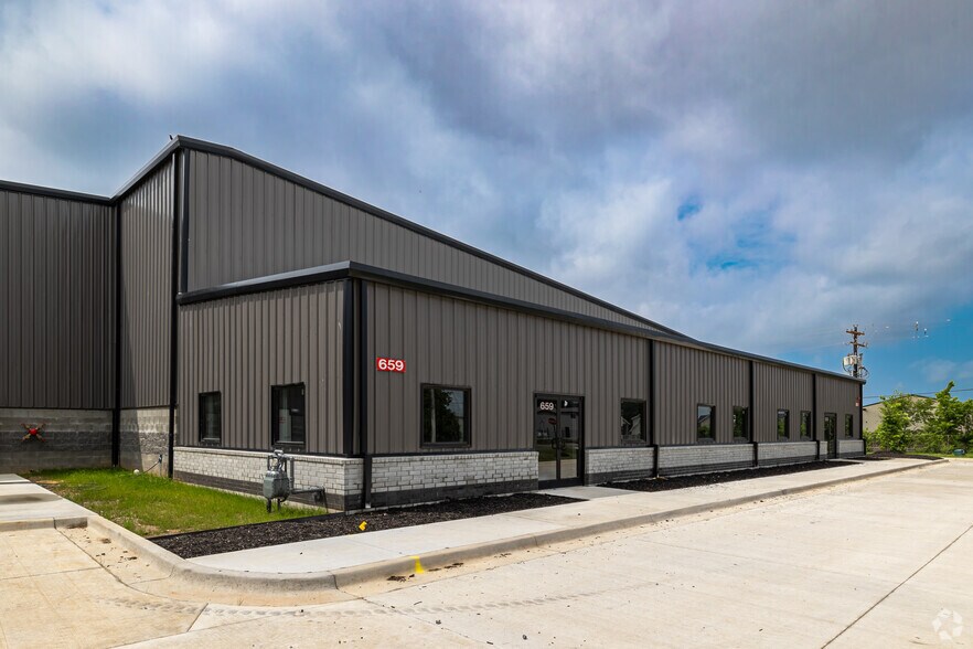More Photos Of 659 E Randall Wobbe Ln, Springdale Distribution For Lease