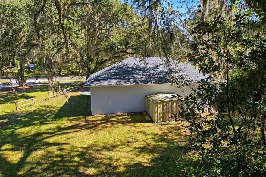More Photos Of 2339 N Country Road 470, Lake Panasoffkee Office For Sale