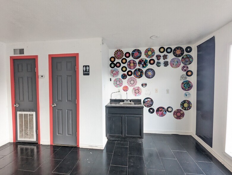 More Photos Of 5310 Eastex Fwy, Beaumont Freestanding For Sale