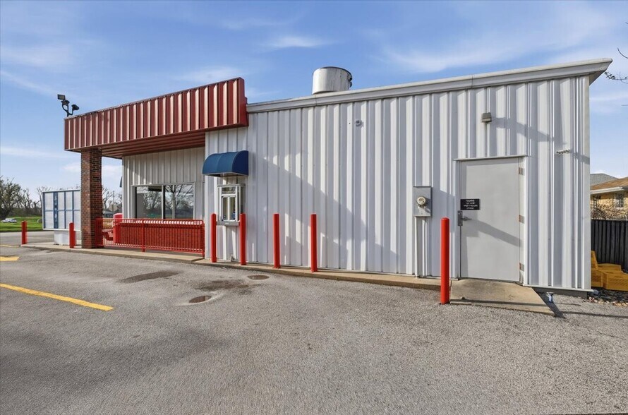 More Photos Of 309 US-6 Hwy, Oakland Fast Food For Sale