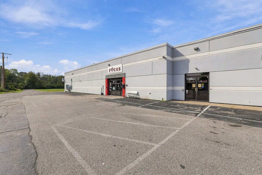 More Photos Of 2321 W Grand Ave, Wisconsin Rapids Office For Sale