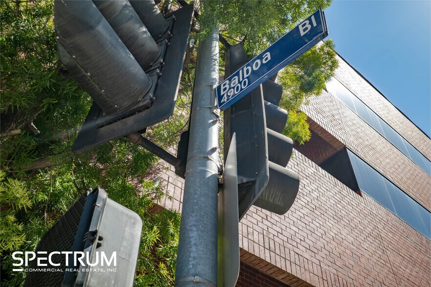More Photos Of 16861 Ventura Blvd, Encino Office For Sale