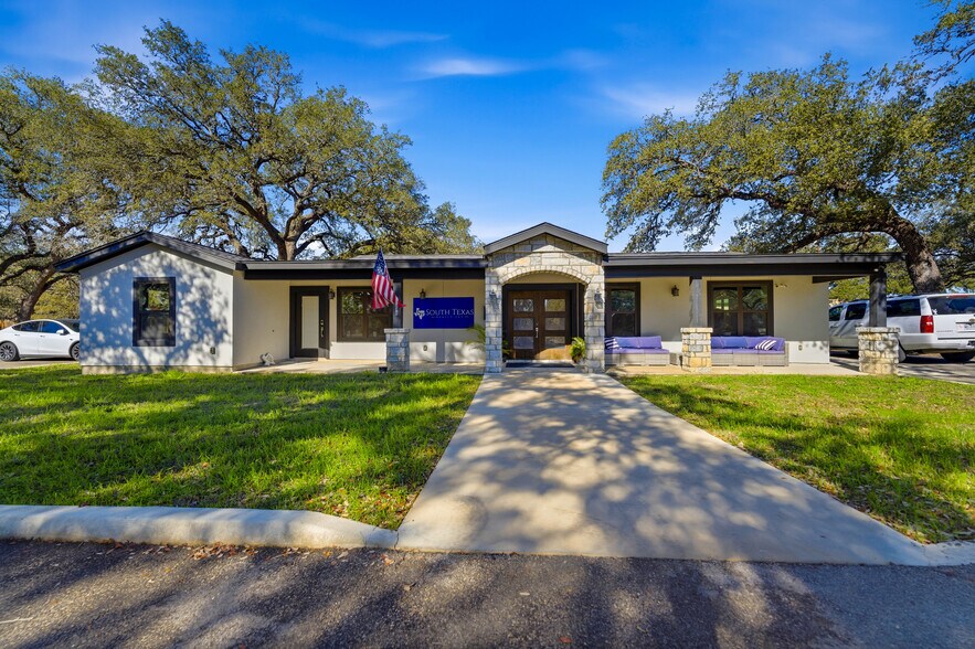 Primary Photo Of 5683 US Highway 181 N, Floresville Office For Sale