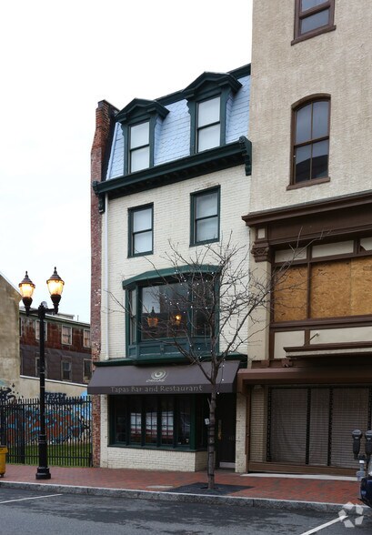 More Photos Of 413 N Market St, Wilmington Restaurant For Lease