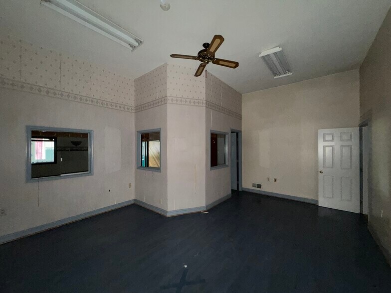 More Photos Of 2924 Marshall Hall Rd, Bryans Road Service For Sale