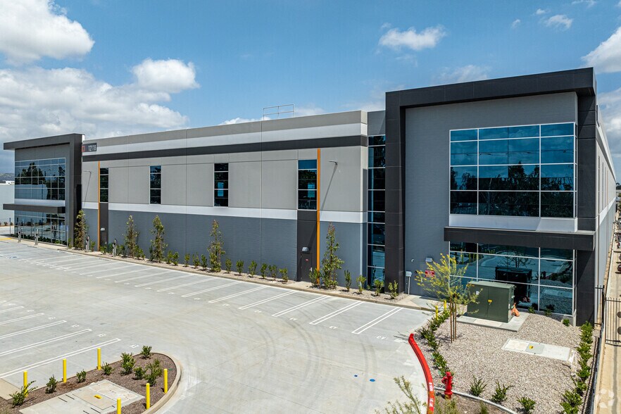 More Photos Of 12118 Bloomfield Ave, Santa Fe Springs Distribution For Lease