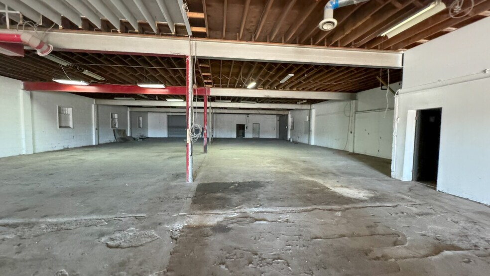 More Photos Of 1516 W Mound St, Columbus Light Distribution For Lease