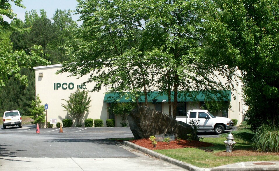 More Photos Of 250 Buxton Ct, Lilburn Distribution For Sale