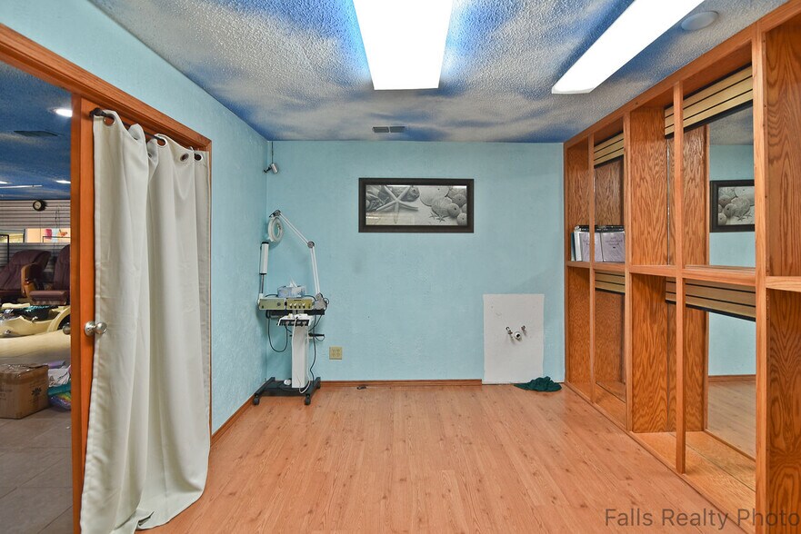 More Photos Of 4500 Kemp Blvd, Wichita Falls General Retail For Sale