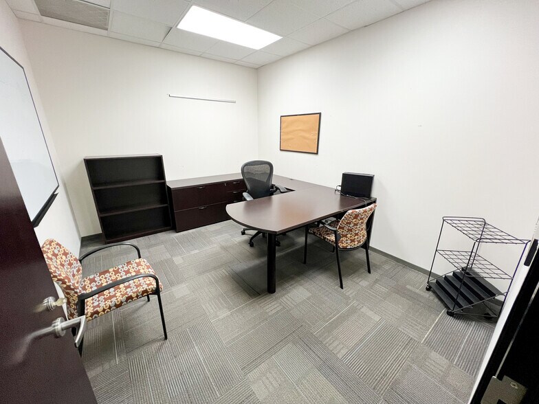 More Photos Of 303 Veterans Airpark Ln, Midland Office For Lease