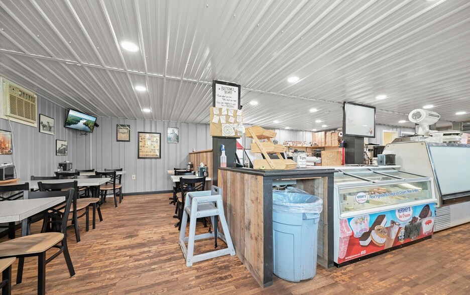 More Photos Of 14407 Hollow Rd, Hancock Restaurant For Sale