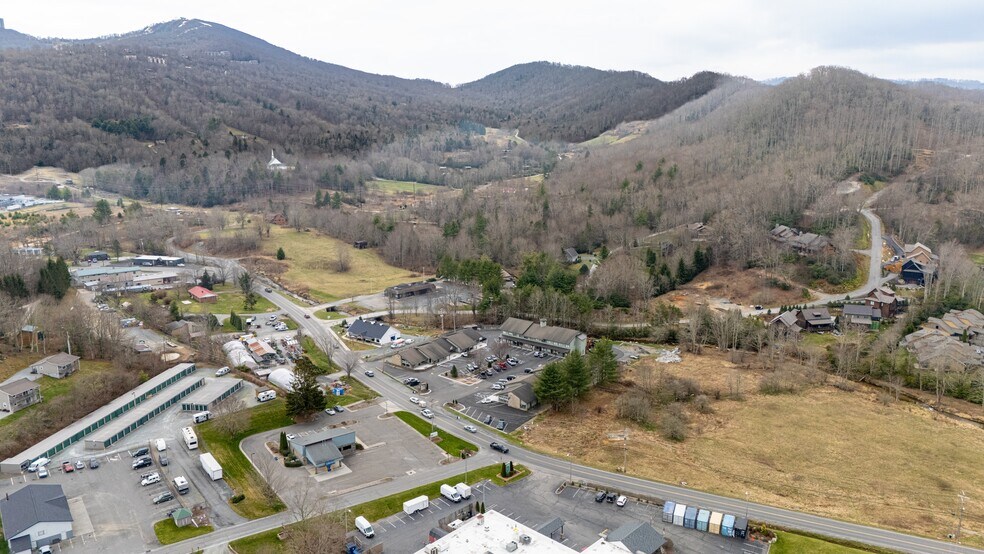 More Photos Of 110 High Country Sq, Banner Elk General Retail For Lease