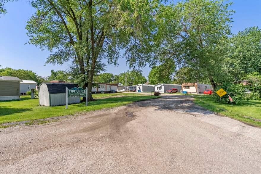 More Photos Of 109 S Pearl St, Atkinson Manufactured Housing Mobile Home Park For Sale