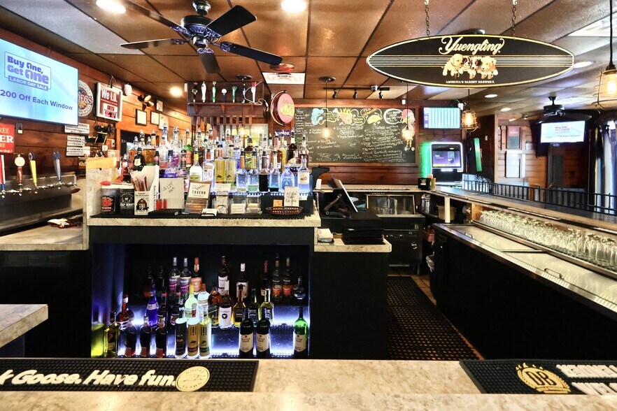 More Photos Of 1 Cherry St, Seven Valleys General Retail For Sale