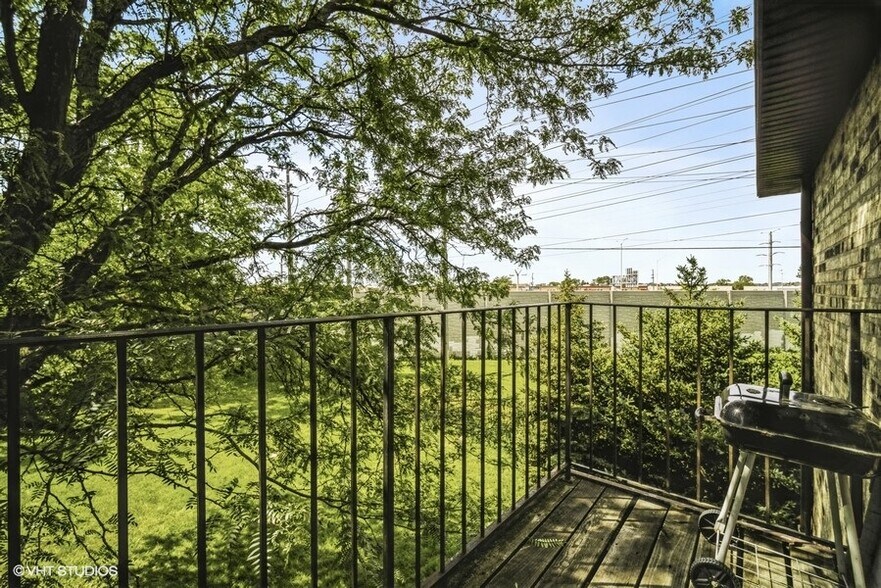 More Photos Of 1747 W Chariot Ct, Mount Prospect Apartments For Sale