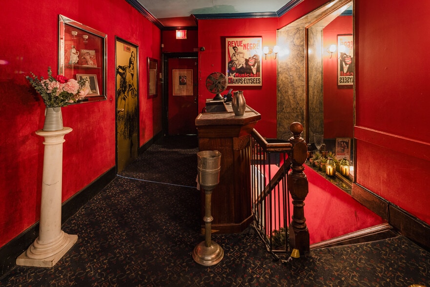 More Photos Of 414 W 42nd St, New York Apartments For Sale