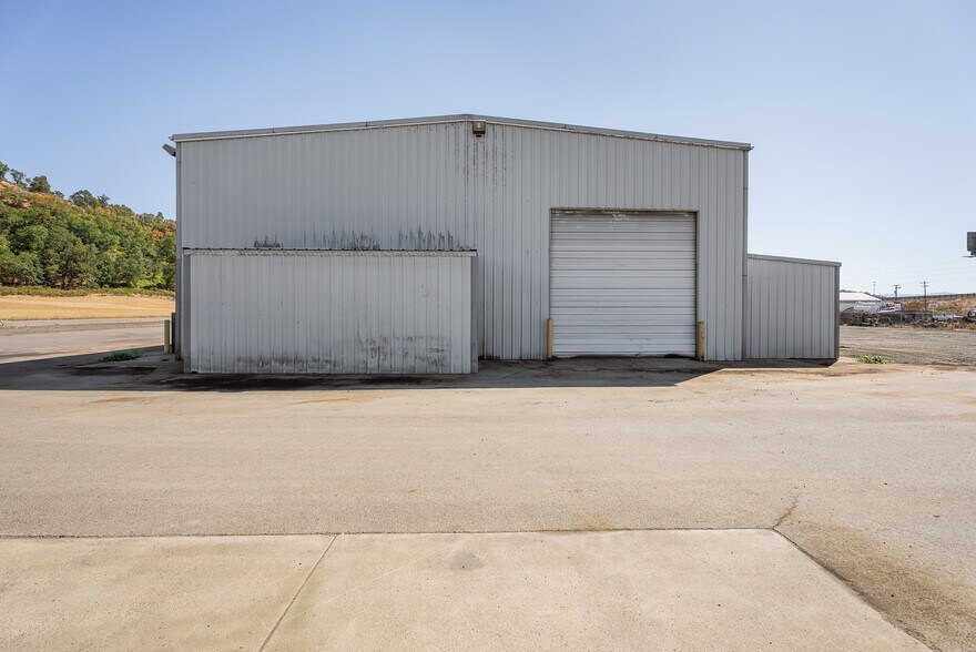 More Photos Of 180 Weyerhaeuser Dr N, Roseburg Warehouse For Sale