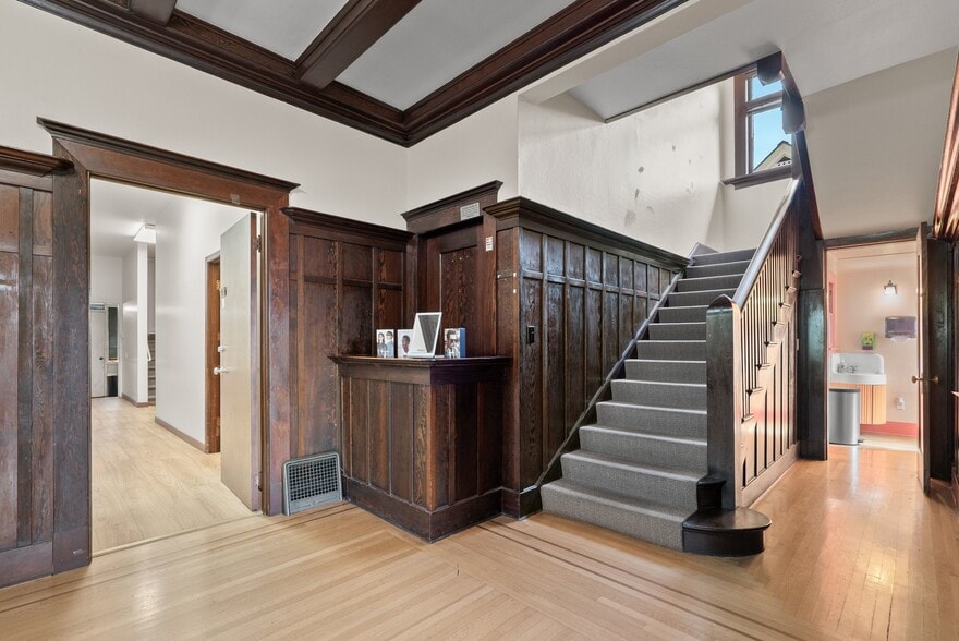 More Photos Of 217 E Lake Ave, Watsonville Office For Sale