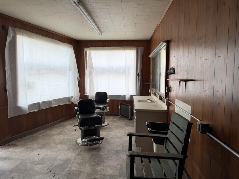 More Photos Of 114 Dogwood Ave, Middleton Auto Repair For Sale