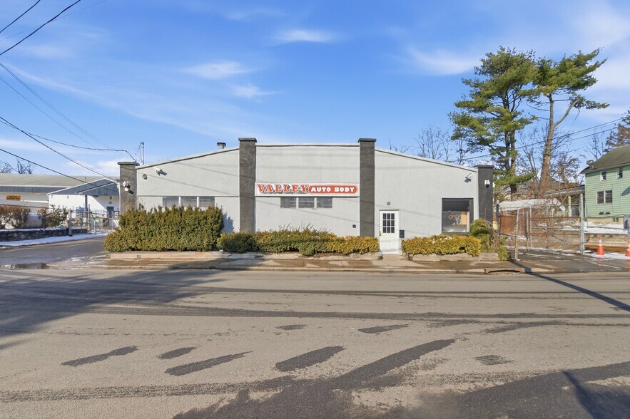 More Photos Of 59 W Church St, Spring Valley Auto Repair For Sale