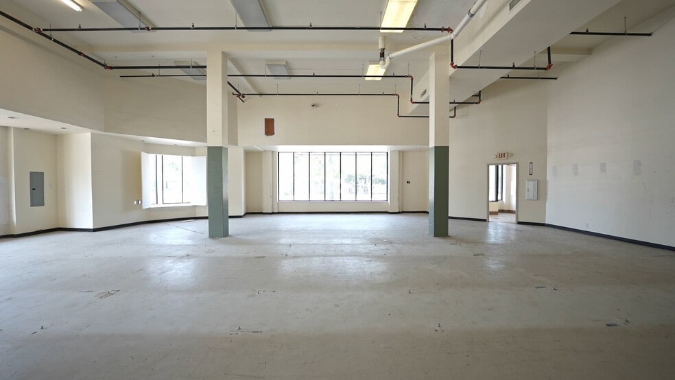 Primary Photo Of 2222 Broadway St, Galveston Freestanding For Sale