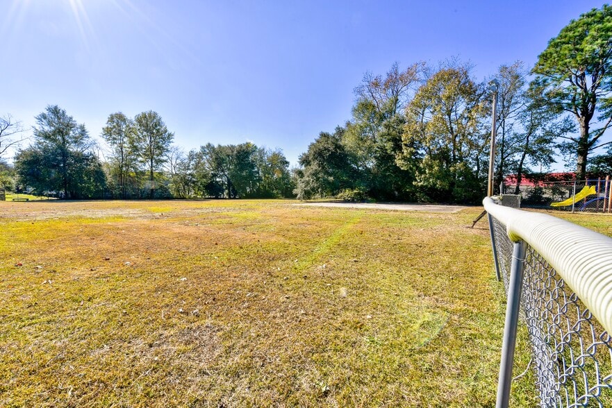 More Photos Of 3901 Raeford Rd, Fayetteville Religious Facility For Lease