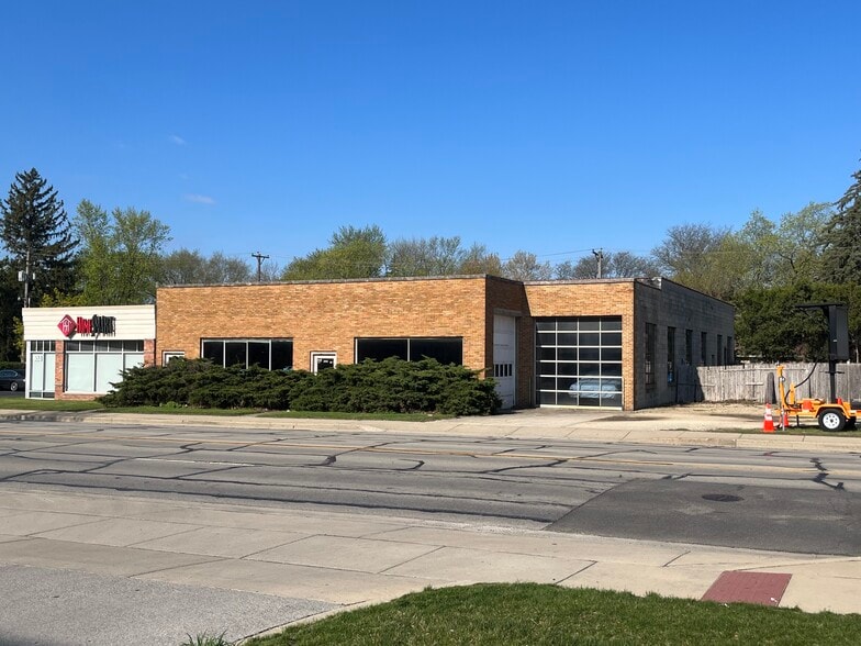 Primary Photo Of 655 N Washington St, Naperville Service For Sale