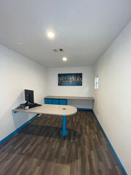 More Photos Of 1010 Rayford Rd, Spring Warehouse For Lease