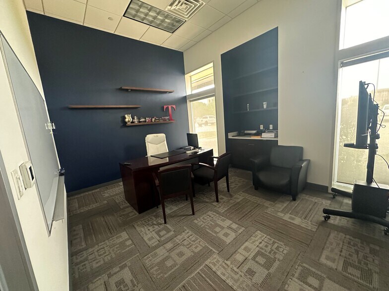 More Photos Of 1046 Texan Trl, Grapevine General Retail For Lease