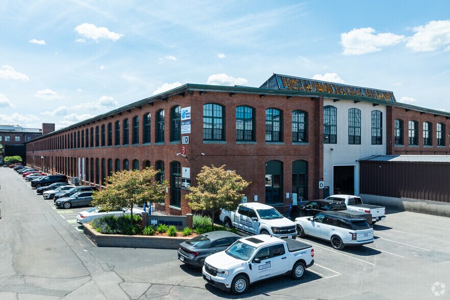 More Photos Of 1 Westinghouse Plz, Hyde Park Light Distribution For Lease