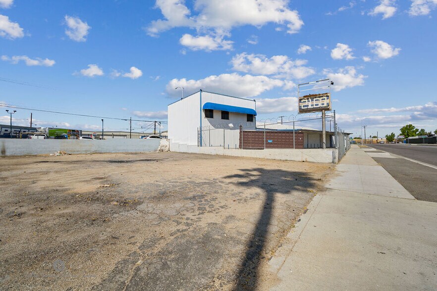 More Photos Of 200 E 19th St, Bakersfield Manufacturing For Sale