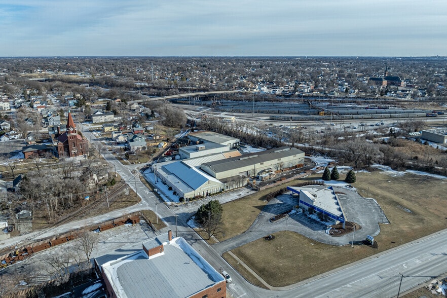 More Photos Of 138 Pierce St, Aurora Warehouse For Sale