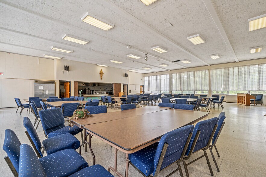 More Photos Of 401 Fellsway West, Medford Flex For Sale