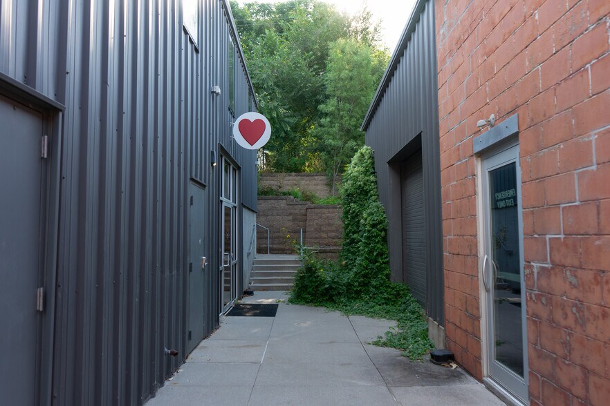 More Photos Of 1419 S 13th St, Omaha Storefront Retail Office For Lease