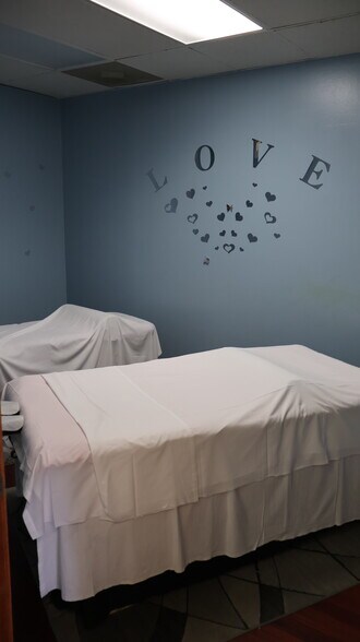 More Photos Of 626-636 E Ogden Ave, Naperville Unknown For Lease