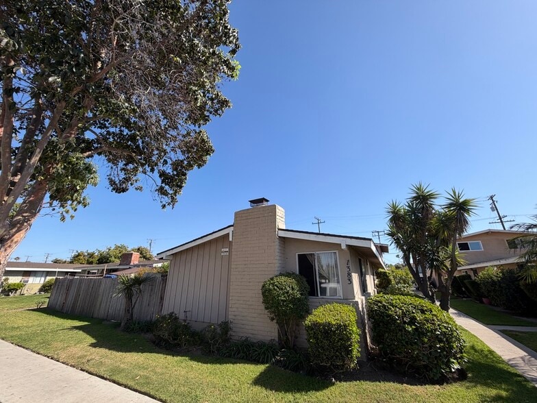 Primary Photo Of 1383 Baker St, Costa Mesa Apartments For Sale