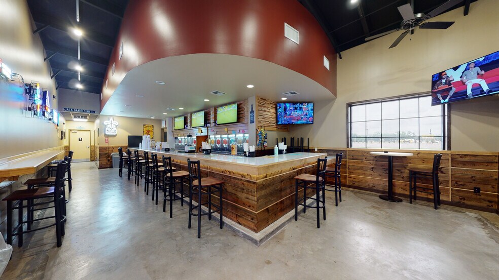 More Photos Of 5111 Common St, Lake Charles General Retail For Lease